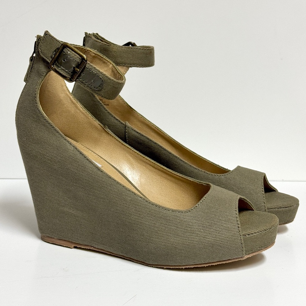 Steve Madden Lesliee Wedge Pump Olive Green Khaki Fabric Ankle Strap Womens 8.5M